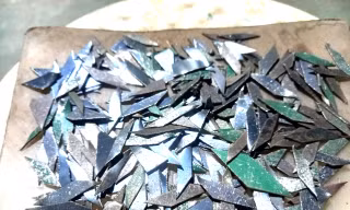 Sốc khi hút được hàng chục kg đinh rải dọc quốc lộ 13 những ngày nghỉ lễ