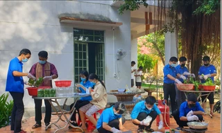 Bạn trẻ trổ tài khéo tay làm món ăn gửi tặng chốt chống dịch và khu cách ly