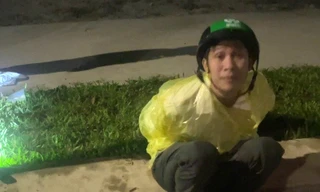 Tạm giữ hai đối tượng mang 4 khẩu súng đi bán