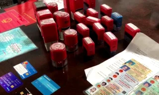 Triệt phá đường dây 'sản xuất' giấy xác nhận cư trú giả