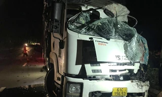 Hiện trường vụ hai xe tải đấu đầu khiến 4 người thương vong ở Bình Dương