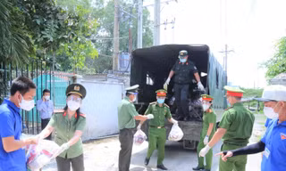 Tuổi trẻ Công an Bình Dương xuất quân hỗ trợ tuyến đầu chống dịch 