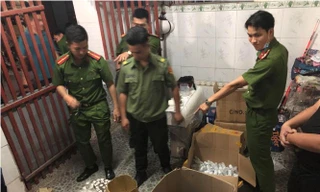 Đột kích xưởng sản xuất dung dịch chống khuẩn giả ở Bình Dương