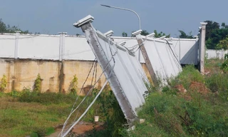 Cận cảnh bệnh viện nghìn tỷ đồng sắp hoạt động thì tường bao đổ sập 