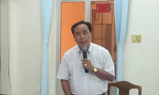 Họp HĐND xem xét đơn từ chức của lãnh đạo huyện chống kiểm dịch