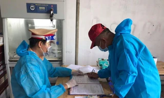 Trình giấy âm tính khi qua chốt, tài xế bị phát hiện dương tính SARS-CoV-2