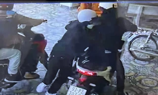 [CLIP] Vụ cướp tiệm vàng táo tợn ở Bình Dương