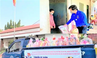 Tuổi trẻ Bình Dương đi từng ngõ, gõ từng phòng trọ tặng quà thanh niên công nhân xa quê