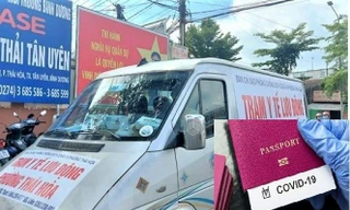 Bình Dương hỗ trợ hàng tháng cho nhân viên trạm y tế, bắt đầu cấp ‘hộ chiếu vắc xin’