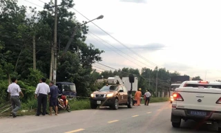 Cần cẩu chạm dây điện khiến hai người thương vong