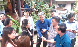 Bí thư Thị ủy ở Bình Dương ‘cà phê sáng’ với người dân