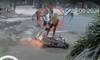 Người phụ nữ bị đấm đá túi bụi sau khi va chạm với trẻ trượt patin giữa đường