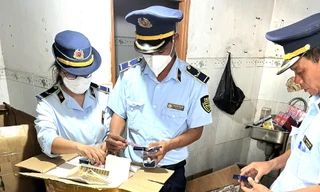 Đột kích kho hàng ở Bình Dương, phát hiện số lượng lớn thuốc Tây, bao cao su giả