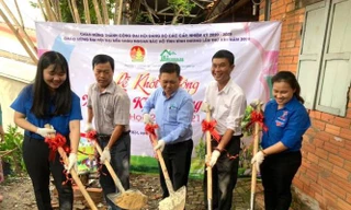 Tặng nhà khăn quàng đỏ cho đội viên có hoàn cảnh đặc biệt khó khăn