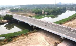 Cận cảnh cầu vượt sông Thị Tính ở Bình Dương sắp thông xe