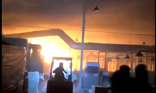 Cháy nhà xưởng ở Bình Dương, nhiều người tháo chạy trong đêm