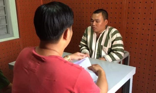  Công an lấy lời khai của Tấn