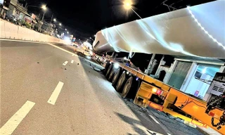 Nam công nhân bị tông chết khi đứng kiểm tra thiết bị điện gió giữa đường