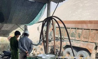 Tài xế xe ben hạ thùng, đè chết ông chủ 