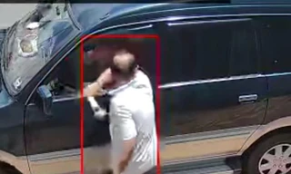 Tạm giam người đàn ông đập vỡ kính ô tô và nói 'mày biết tao là ai không?'