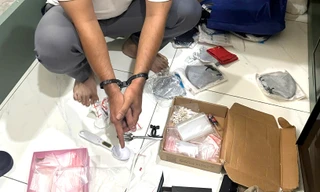 Cảnh sát đột kích đường dây tội phạm trong căn nhà có nhiều người cảnh giới