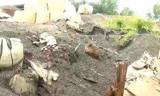 Điều tra vụ công ty môi trường chôn rác thải quy mô lớn ở Bình Dương