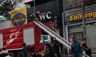 Lửa thiêu rụi shop thời trang quy mô lớn ở Bình Dương