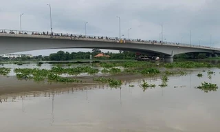 Tìm kiếm hai thanh niên nam, nữ nhảy sông Sài Gòn mất tích