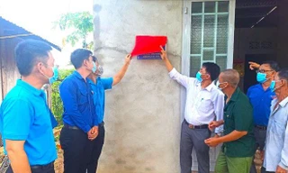 Trao Nhà Thanh niên cho hộ nghèo nhân ngày sinh nhật Bác