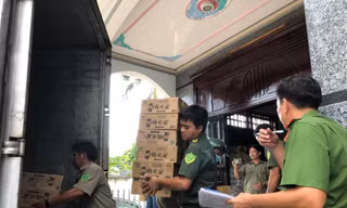 Phát hiện hàng nghìn thùng hàng nhãn hiệu Trung Quốc không rõ nguồn gốc