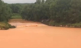 Hai bé 10 tuổi ra suối chơi, bị nước cuốn mất tích ở Bình Phước