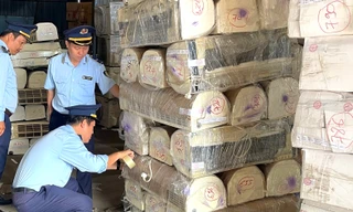 Phát hiện kho hàng không rõ nguồn gốc 'khủng' trong khu công nghiệp Sóng Thần 1