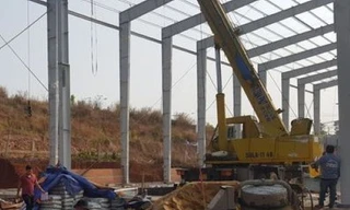 Cần cẩu đứt cáp làm 3 người thương vong