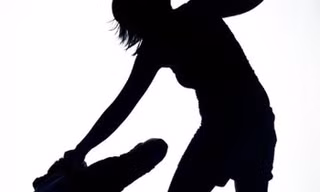 Vợ dùng dao đâm chết chồng vì bị đánh