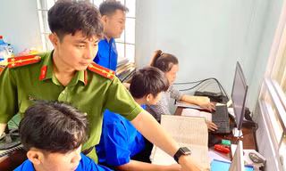 Tuổi trẻ Bình Dương xuyên đêm nhập liệu giai đoạn nước rút 'khai tử' hộ khẩu giấy