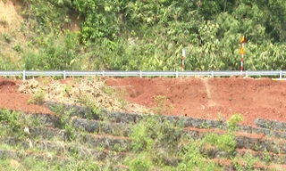 Nhiều đoạn đường ở Bình Phước bị phong tỏa do sạt lở