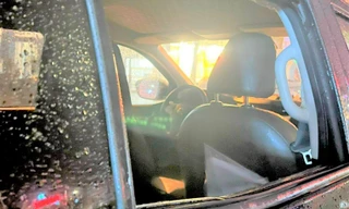 Xế hộp bị đập vỡ kính, 50.000 USD bên trong ‘bốc hơi’