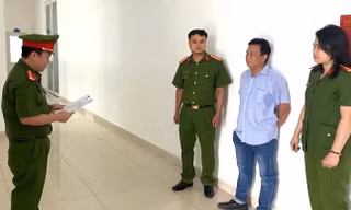Khởi tố kẻ chôn lén tới 2.200 tấn chất thải công nghiệp ở Bình Dương