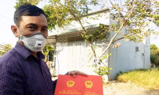 Nguyên Chủ tịch phường ‘giữ’ tiền đền bù, 12 năm dân không biết