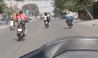 [CLIP] Gay cấn với màn đuổi bắt hai tên cướp giật của hiệp sĩ đường phố 