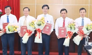 Bình Dương trao các quyết định về nhân sự
