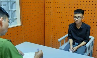 Thấy trai lạ nhắn tin cho bạn gái, thanh niên rủ 6 người mang mã tấu đi chém người 