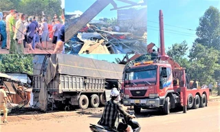 Xe tải lao dốc tông sập nhà dân khiến nhiều người bị thương nặng