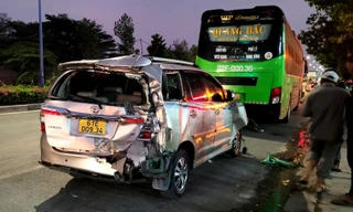 Nhiều người thoát chết sau tai nạn liên hoàn giữa bốn ô tô ở Bình Dương