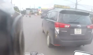 Một cán bộ CSGT bị thương khi truy đuổi ô tô 'thông chốt' như phim 