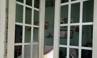 Côn đồ vào tận nhà tấn công một gia đình sau tiệc thôi nôi của cháu