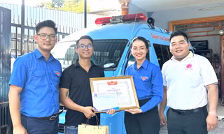 Tặng giải thưởng Thanh niên sống đẹp cho ‘hiệp sĩ bóng đêm’ Bình Dương