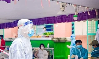 Bác sĩ về hưu xung phong chống dịch: Người dân cần, sao có thể ngồi yên?