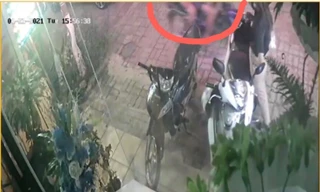 Đứng trước nhà gọi điện, cô gái bị cướp túi xách chứa 50 triệu đồng