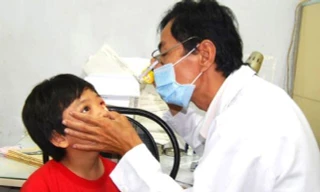 Bệnh đau mắt đỏ tăng đột biến, nguy cơ bùng phát dịch tại Bình Dương, Bình Phước 